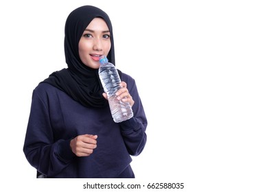 1,158 Hijab woman drink water Images, Stock Photos & Vectors | Shutterstock