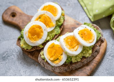 Healthy Breakfast - Toast With Avocado And Egg