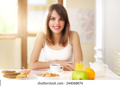 Healthy Breakfast. Woman Eating Breakfast