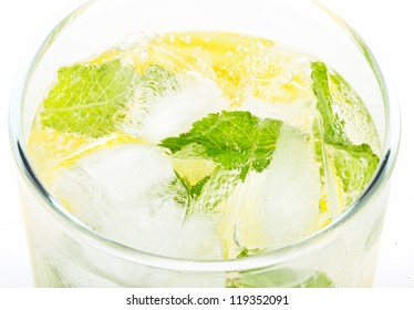 Healthy Club Soda With Lemon And Mint