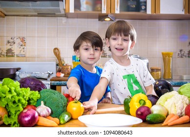 Healthy Eating Happy Children Prepares Eats Stock Photo 1368368714 ...