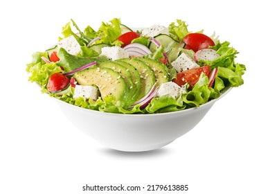 Ensalada verde saludable con queso aguacate feta y verduras frescas aisladas en blanco
