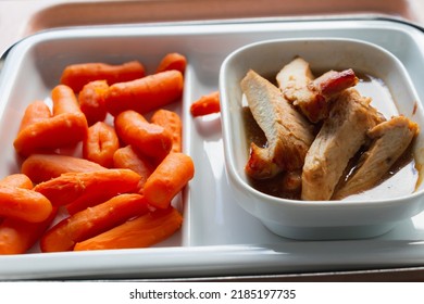 Healthy Keto Food. Hospital  And Restaurant Lunch Meal. Fresh Fruits, Meat And Vegetables. Vitamins And Trace Minerals And Phytonutrients. Carrot With Pork, Lamb, Duck And Poultry