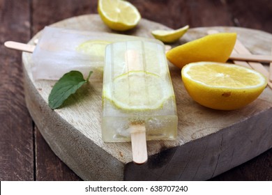 Healthy Lemon Popsicles With Fresh Lime Slices