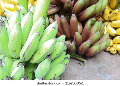 Healthy Raw Banana Bunch Stock On Shop For Sell