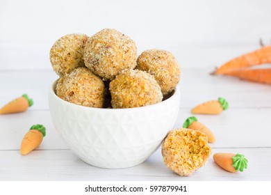 Healthy, Raw Carrot Cake Flavored Energy Bites 