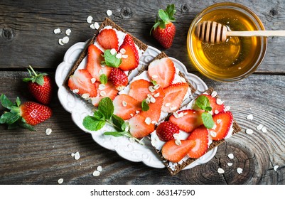 Healthy Sandwich With Strawberry And Cream Cheese