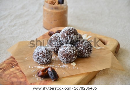 Healthy treats balls, made from peanut butter, almond butter and nuts