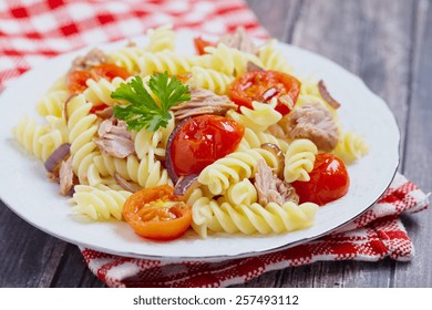 Healthy Tuna And Tomato Rotini Or Fusilli Pasta