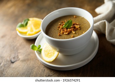 Healthy Vegan Lentil Soup With Lemon, Mint And Crunchy Onion