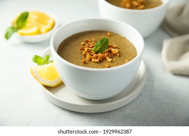 Healthy Vegan Lentil Soup With Lemon, Mint And Crunchy Onion