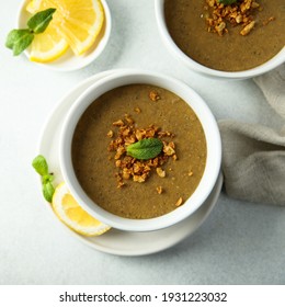 Healthy Vegan Lentil Soup With Lemon, Mint And Crunchy Onion