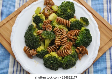 Healthy Whole Grain Pasta With Broccoli