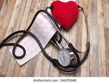 Heart analysis, electrocardiogram graph (ECG), red heart