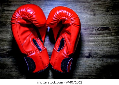 Heart Boxing Gloves With Drama Tone