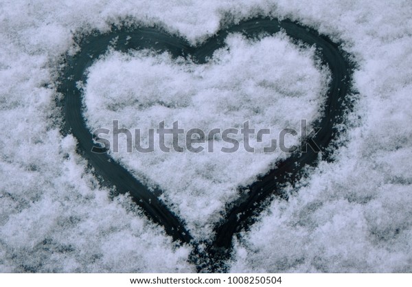 heart drawn on a frozen\
glass