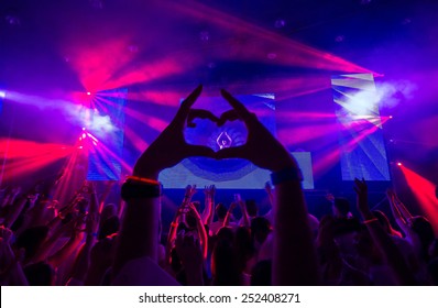 Rave の画像 写真素材 ベクター画像 Shutterstock