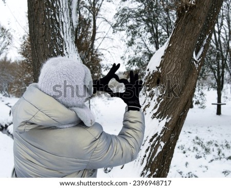 Similar – Foto Bild Ein Mann in winterbekleidung spielt Elefant und formt seine Arme zu einem Rüssel. Winter. Humor