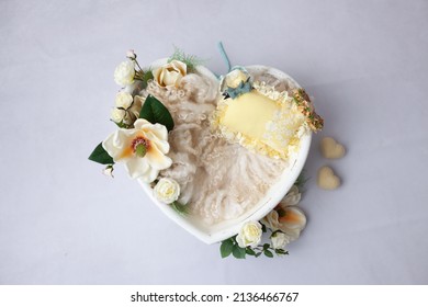 heart newborn decoration props with yellow flowers