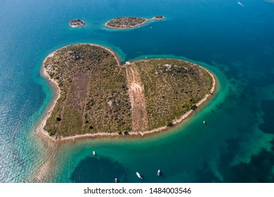 11,419 Heart shaped island Images, Stock Photos & Vectors | Shutterstock