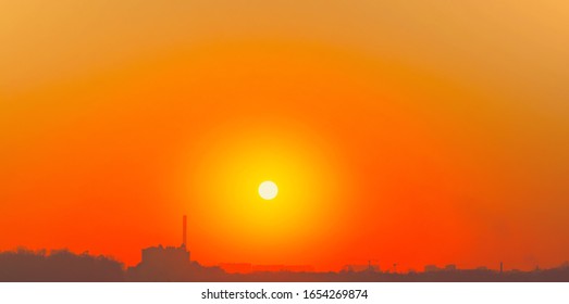 Heatwave Hot Sun. Global Warming Llimate Change. Summer Background With A Magnificent Summer Sun. Autumn Sunset. The Setting Sun In A Clear Sky. Hot City Weather Concept. High Temperature At Summer