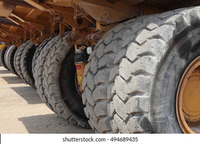 Heavy Duty Construction Mining Dump Truck Tire And Axle