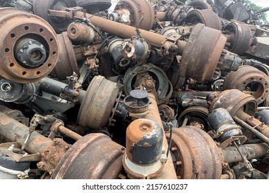 Heavy Duty Truck Rear Axle, Used Auto Spare Parts For Reuse, Spare Parts From Damaged Vehicles On Junk Yard Or Car Dump