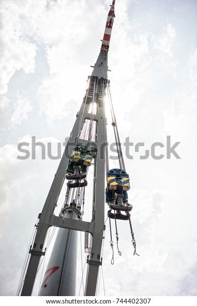 Heavy Lift\
Crane