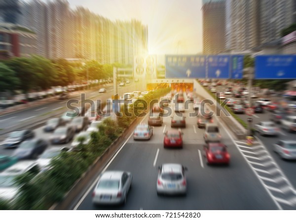 Heavy traffic on the city\
highway