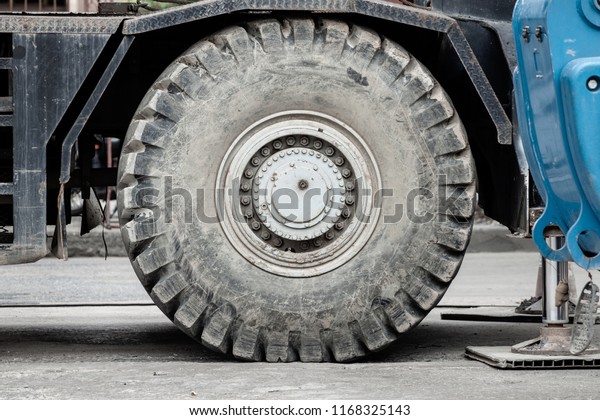 Heavy transport car
wheel