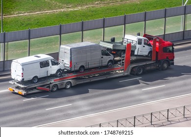 Heavy Truck With Trailer Platform Tow For Transporting Mini Buses On The City Highway