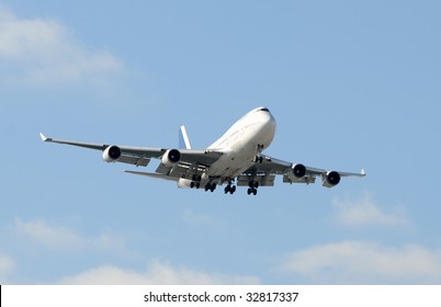 73 Heavy_airplane_passenger_widebody Images, Stock Photos & Vectors ...