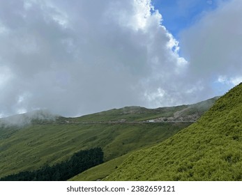Hehuan Mountain captured beautiful mountain scenery and cloud and mist