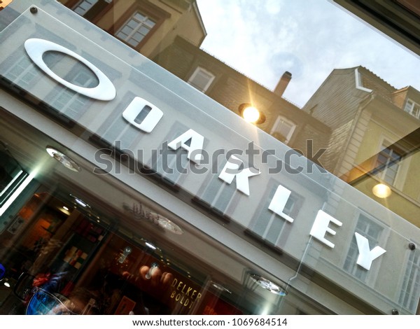 oakley company store