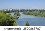 From the heights of the Kalemegdan fortress, a vast panorama opens up on the confluence between the Sava River and the Danube river as well as on the modern towers of the new city of Belgrade.