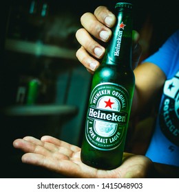 2 Garrafa heineken Images, Stock Photos & Vectors | Shutterstock