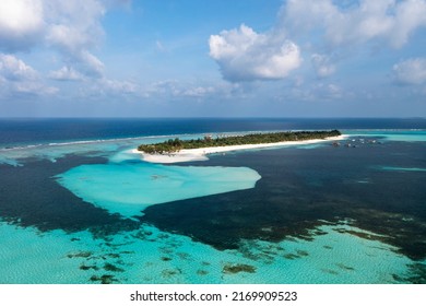 Helicopter view, Six Senses Kanuhura Island Resort, with beaches and water bungalows, Lhaviyani Atoll, , Maldives, Indian Ocean, Asia,