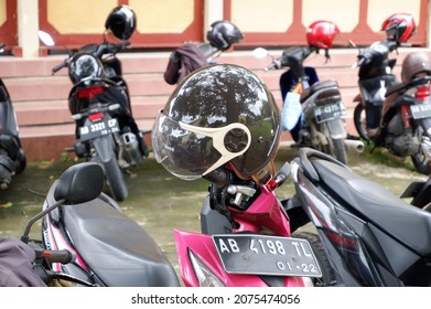 Helmet Helm Model Jenis Dan Macam Stock Photo 2075474056 | Shutterstock