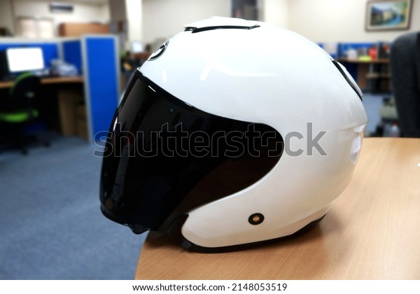 Helmet for\
motorcyclists, this sport helmet is white. This helmet serves to\
avoid collisions on the\
head\
