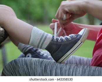 Help tying shoelaces