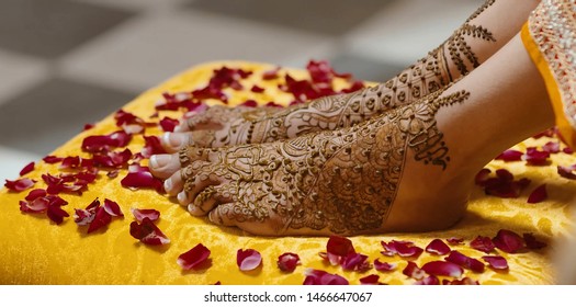 Henna Tattoos In Feet Images Stock Photos Vectors Shutterstock