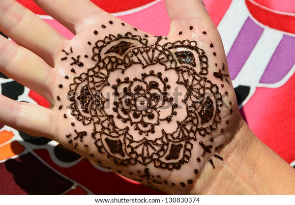 Henna Tattoo Auf Der Hand Stockfoto Jetzt Bearbeiten 130830374