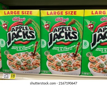 Hephzibah, Ga USA - 06 06 22: IGA KJs Retail Store Apple Jacks Cereal And Price Tag