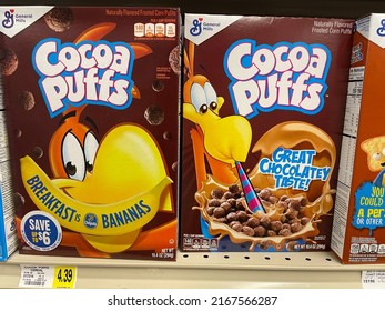 Hephzibah, Ga USA - 06 06 22: IGA KJs Retail Store Cereal Cocoa Puffs And Price