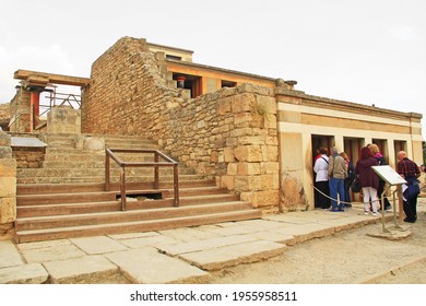 Heraklion, Knossos, Crete, Greece – October 20, 2018:  Tourists Entering The Throne Room Complex In The Palace Of Knosses On Crete In Greece Near Heraklion Is Called Europe’s Oldest City And The Cerem