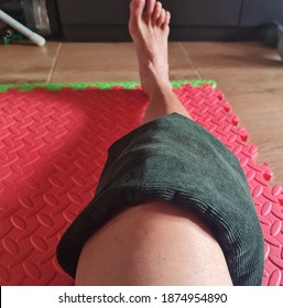 Herbal Hot Compress Pad ,use A Heating Bag To Treat A Knee Injury.  