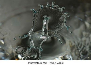 Here is a photo of water drop collision on grey background. It is necessary to use a particular and precise technique to obtain a good result.