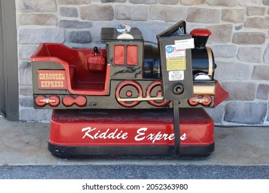 Hershey, Pennsylvania - USA - March 21 2021: Train Toy Keddie Express In A Park.