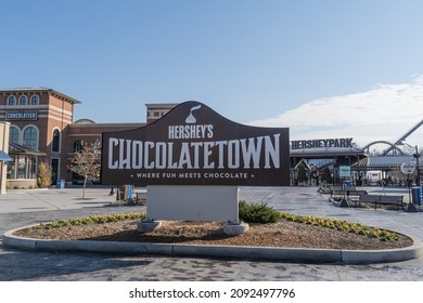 Hershey, Pennsylvania, USA-December 2, 2021: Entrance Sign To  Hershey's Amusement Park. 