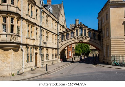 Hertford Bridge, or Bridge of Sighs, a skyway between two buildings of Hertford College of Oxford University, Oxford, England. Located in the New College Lane, the bridge is one of the city landmarks